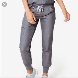 FIGS SET in Graphite - Catarina top Zamora joggers